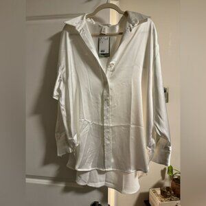 🌟H&M White Satin Button Up Size Medium Women’s.